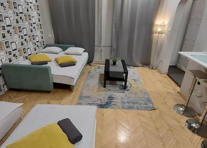 Studio 4 Apartment In The Party District