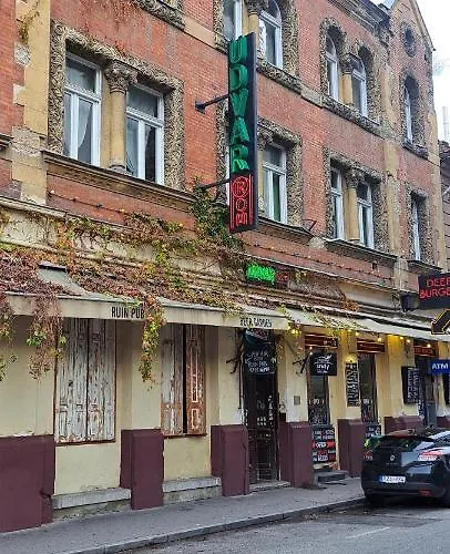 Studio 4 Apartment In The Party District
